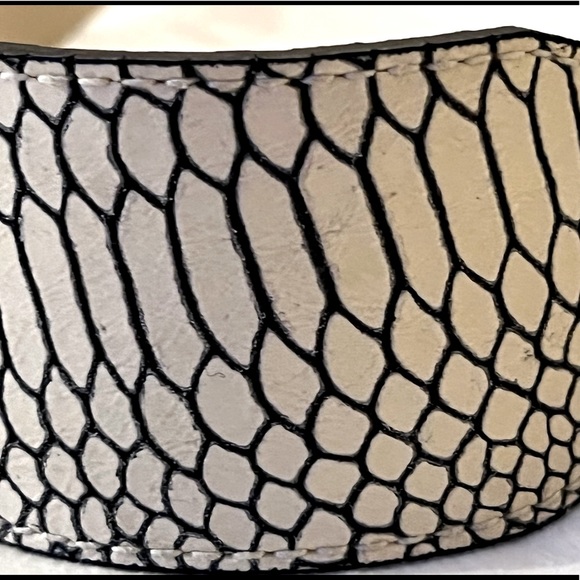 ⭐️ CALVIN KLEIN ⭐️ VINTAGE WAIST BELT GENUINE LEATHER SIZE SMALL - Picture 2 of 16